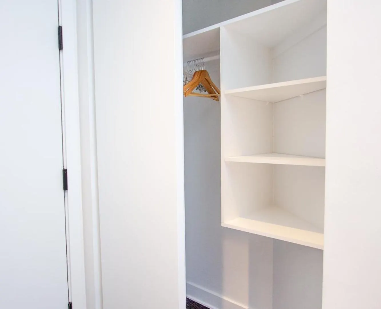 Studio #15 - Self Check-In - Plateau - St-Denis Montreal