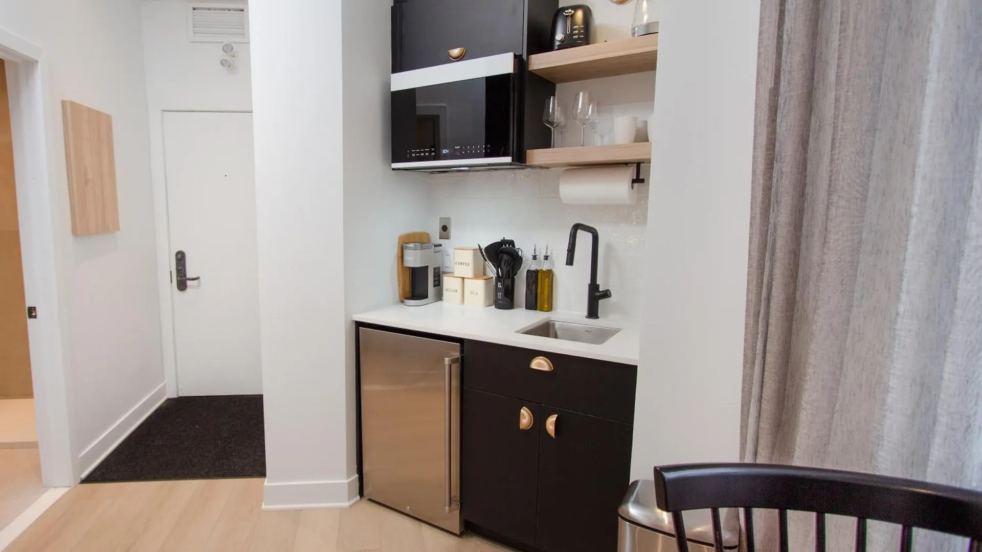 Studio #15 - Self Check-In - Plateau - St-Denis Montreal Apartment